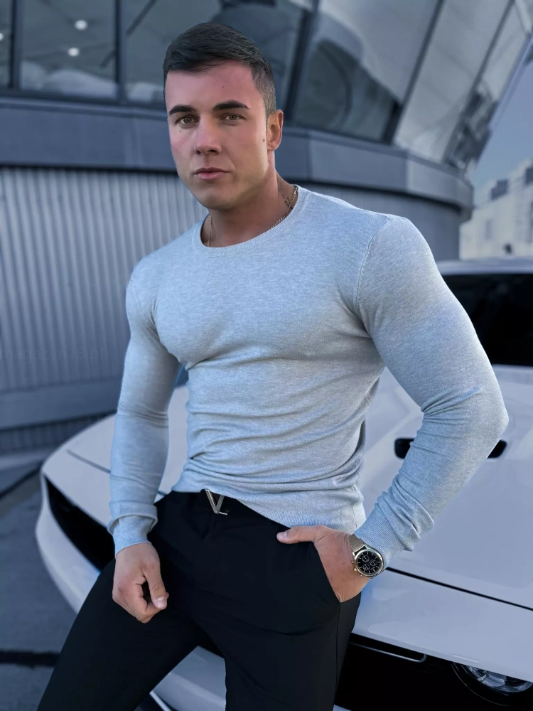 AnyConv.com__szary sweter.webp